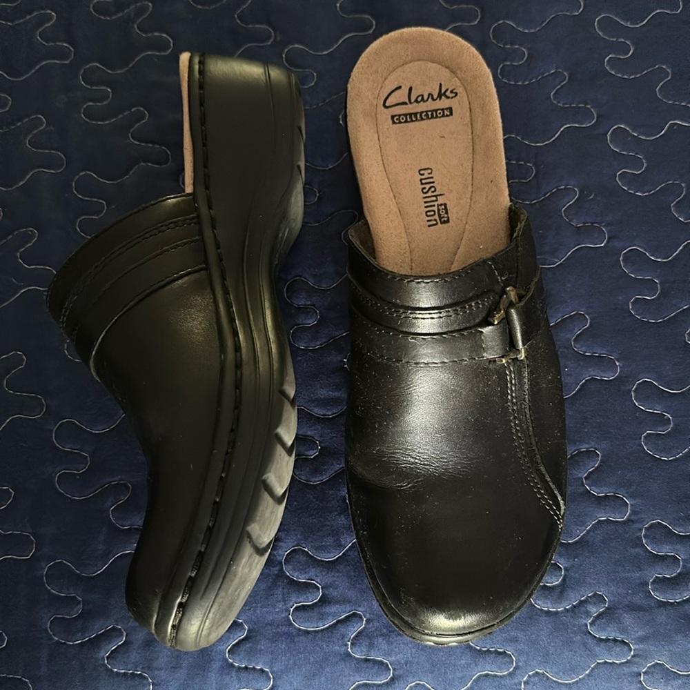 Clark’s size 6 black clogs